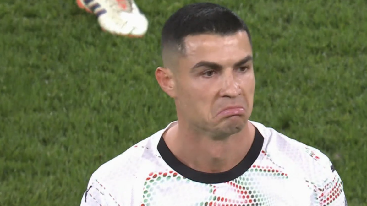 Ο Κριστιάνο Ρονάλντο αποβλήθηκε για πρώτη φορά με την Εθνική Πορτογαλίας - Ειρωνεύτηκε τον διαιτητή και αποδοκιμάστηκε από τον κόσμο - Βίντεο 