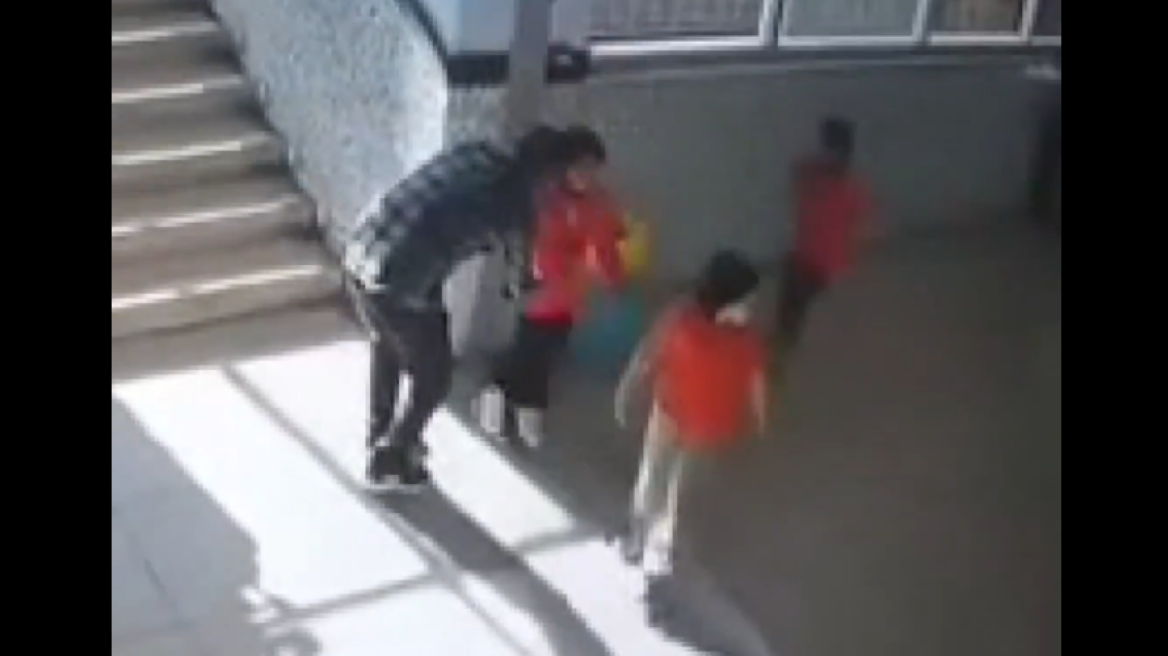 Σωτήρας για μαθητή που πνιγόταν στην Τουρκία ο υποδιευθυντής του σχολείου του - Δείτε βίντεο