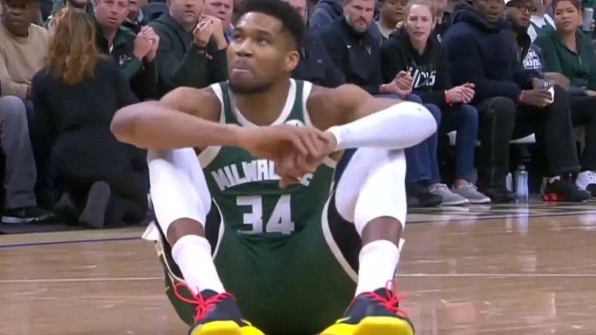 Γιάννης Αντετοκούνμπο: Μένει εκτός δράσης για 2 έως 4 εβδομάδες, σύμφωνα με το ESPN