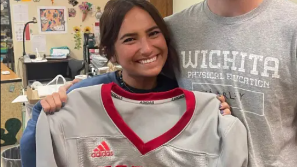 Βραβευμένη καθηγήτρια Καλλιτεχνικών στο Κάνσας έκανε σεξ έως και 4 φορές σε μια εβδομάδα με μαθητή της στο πίσω κάθισμα του αυτοκινήτου