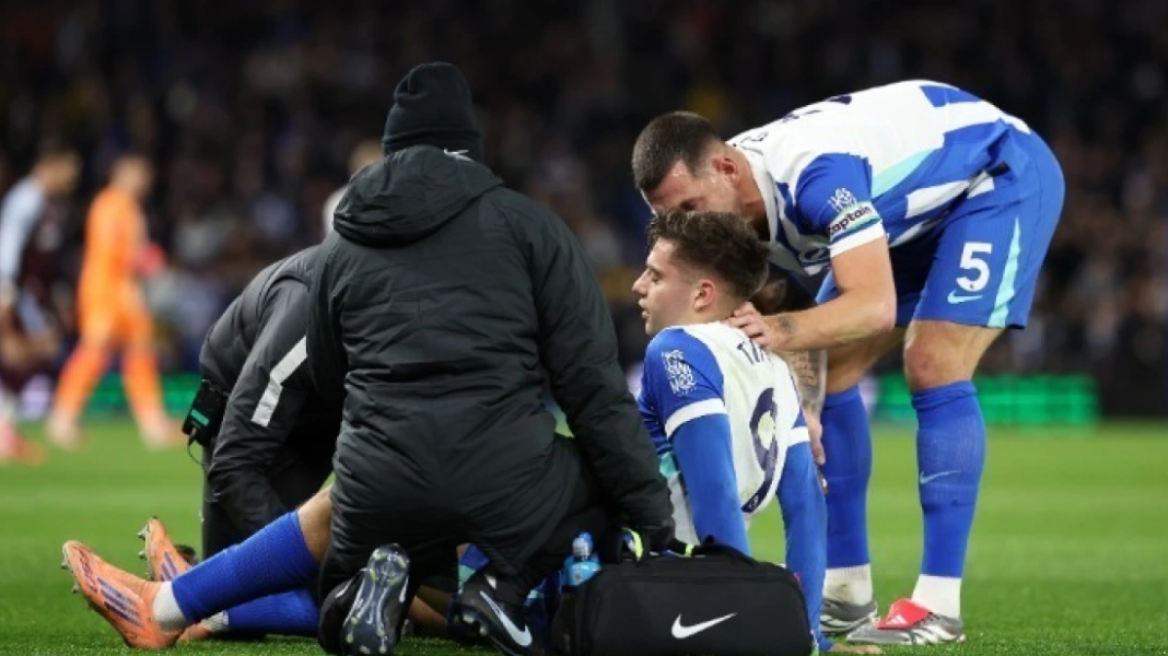 Μένει για μήνες εκτός λόγω τραυματισμού ο Τζίμας, οι ευχές στον νεαρό άσο της Μπράιτον από τους παίκτες του ΠΑΟΚ 