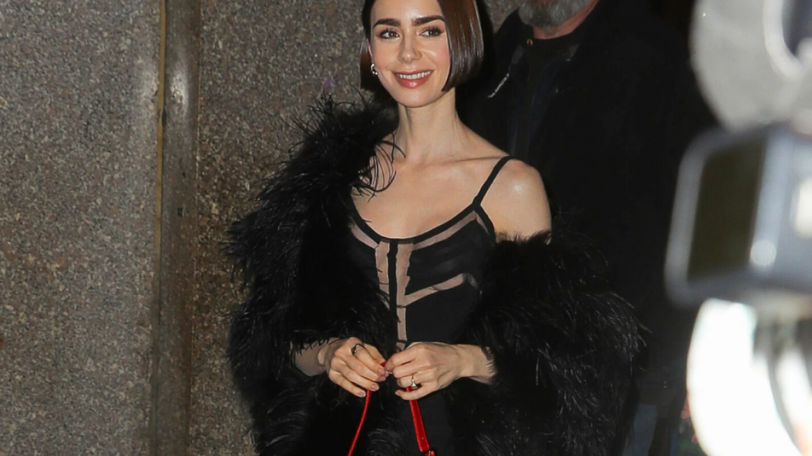 H Λίλι Κόλινς φόρεσε ένα vintage φόρεμα του οίκου Fendi σχεδιασμένο από τον Karl Lagerfeld
