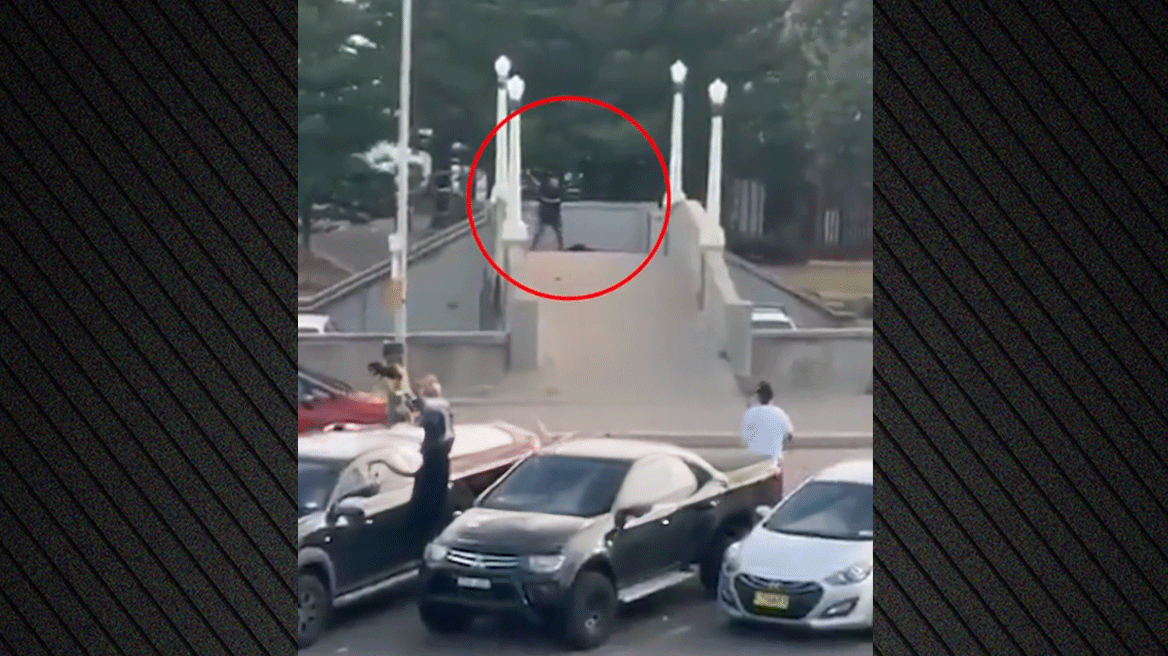 Ο άγνωστος ήρωας του Σίδνεϊ: Αφόπλισε δράστη, δέχτηκε πυρά από αστυνομικούς και ξυλοκοπήθηκε επειδή τον πέρασαν για τρομοκράτη, δείτε βίντεο