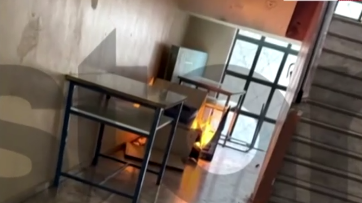 Ομάδες νεαρών βανδαλίζουν ΕΠΑΛ στη Γλυφάδα: Βάζουν φωτιές σε τουαλέτες, πετάνε θρανία από σκάλες και γλάστρες από παράθυρα