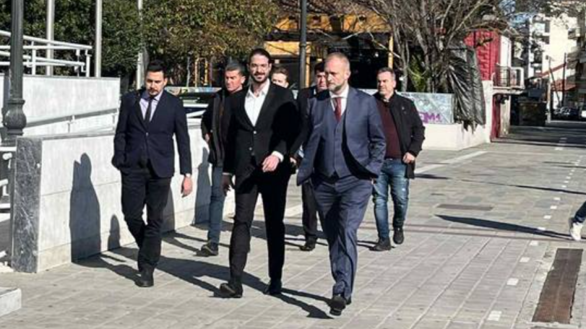 Στα δικαστήρια της Τρίπολης ο Άρης Μουγκοπέτρος για τη μήνυση από τη σύζυγό του που κατήγγειλε ενδοοικογενειακή απειλή