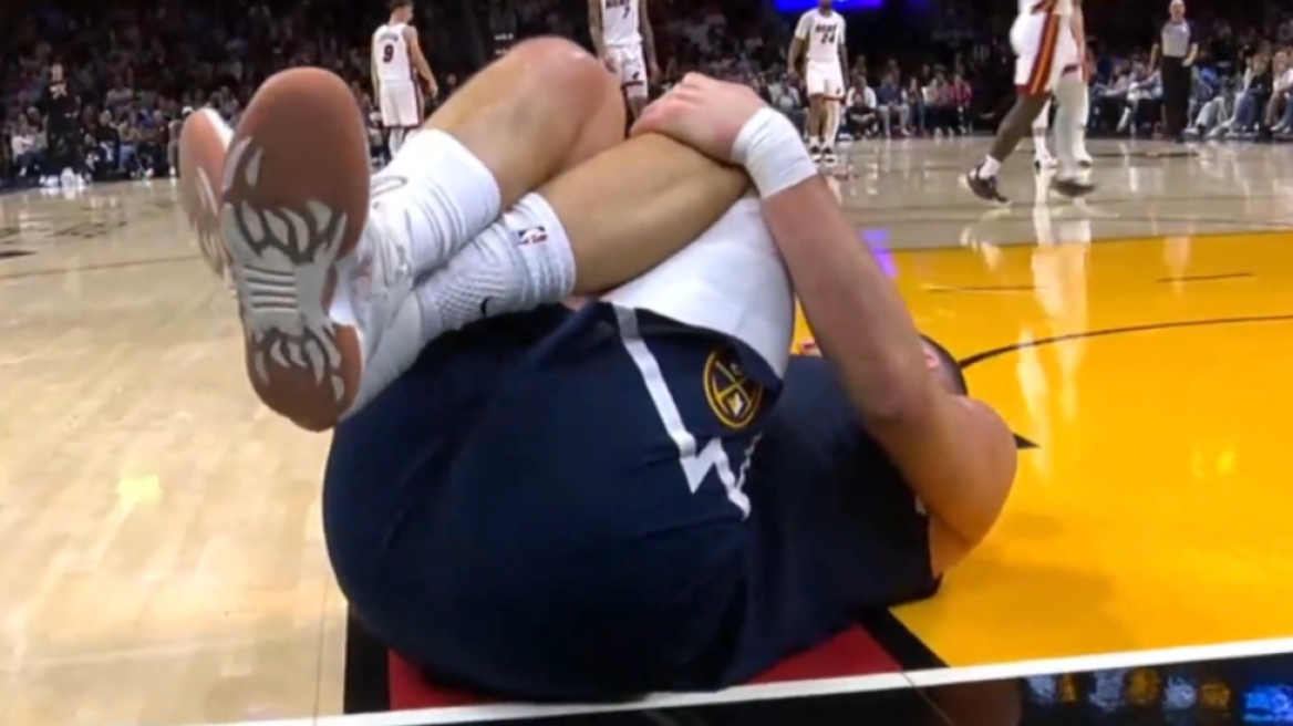 Αγωνία στους Νάγκετς: Ο Γιόκιτς χτύπησε στο γόνατο και σφάδαζε στο παρκέ, δείτε βίντεο