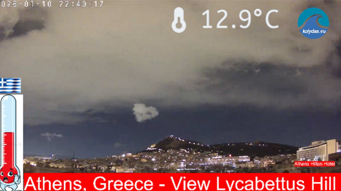 Μια καρδιά από σύννεφα στον ουρανό της Αθήνας: Η φωτογραφία που ανάρτησε ο Θοδωρής Κολυδάς