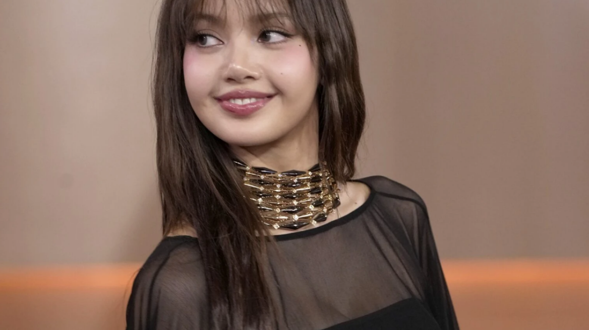 Χρυσές Σφαίρες 2026: Η Lisa συμπλήρωσε το διάφανο σύνολό της με το Ilaria Bandeau της Intimissimi
