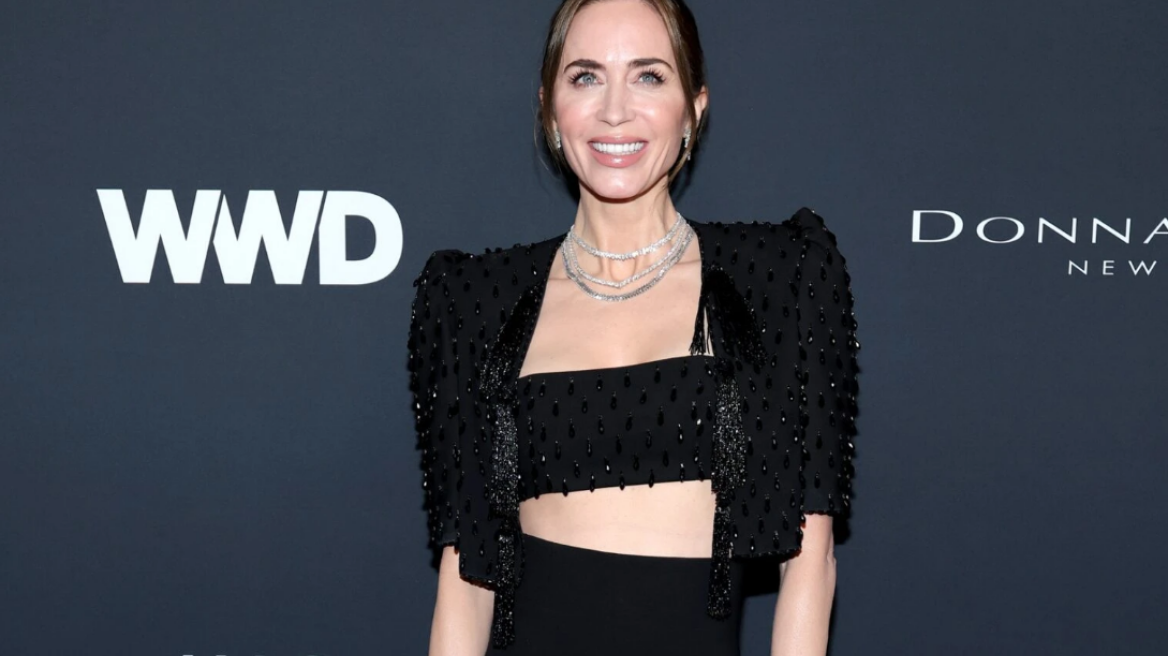 Πώς να φορέσετε κάπρι κολάν με γόβες σύμφωνα με την Έμιλι Μπλαντ
