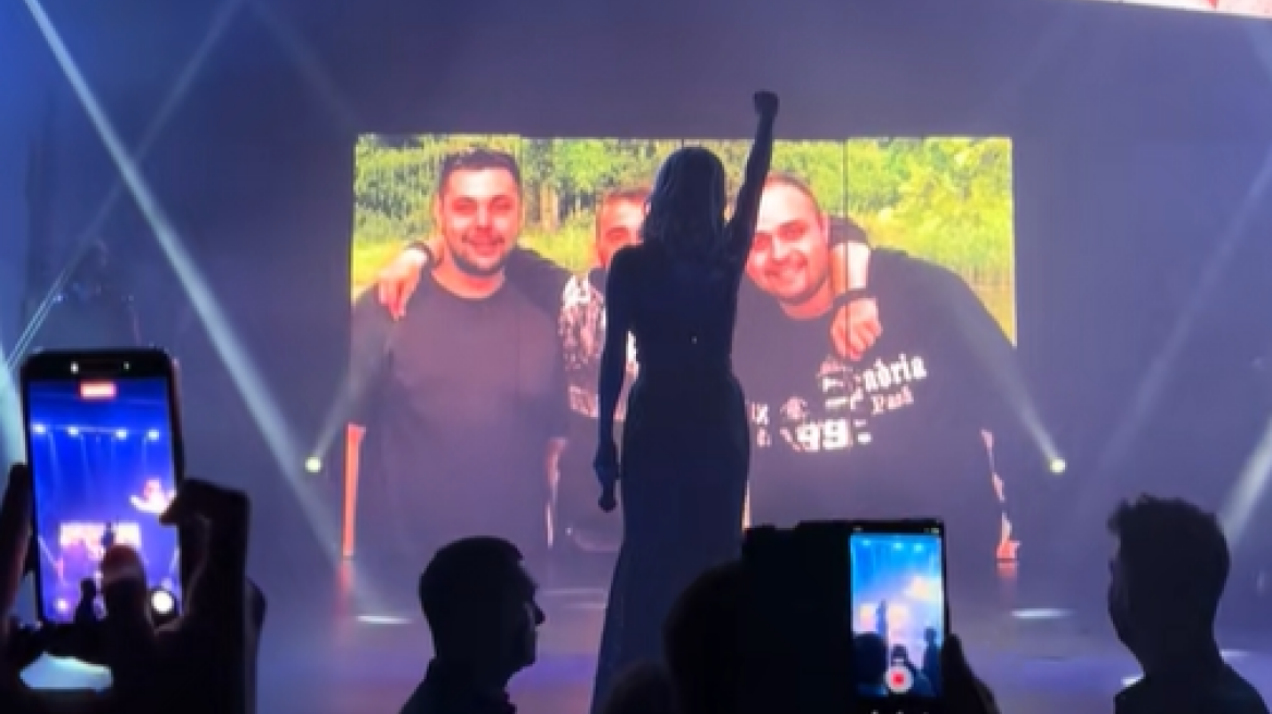 Κιάμος και Παόλα τίμησαν τους νεκρούς του ΠΑΟΚ στη Ρουμανία και τις εργάτριες της «Βιολάντα», δείτε βίντεο