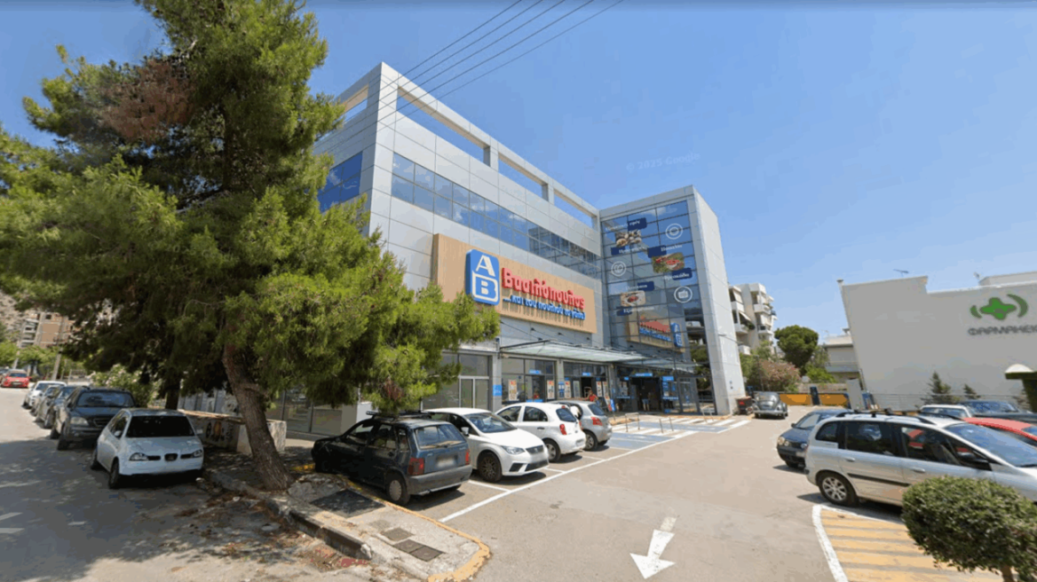 «Καρούζος Gate»: Νέα σφυριά για ακίνητα – «φιλέτα» στη Γλυφάδα