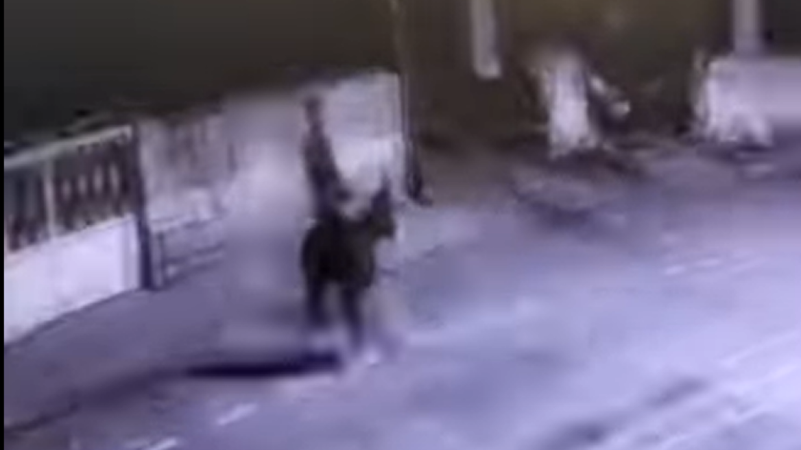 Διαρρήκτης στην Τουρκία άνοιξε κοσμηματοπωλείο με κλαρκ και διέφυγε με... γαϊδούρι, δείτε βίντεο