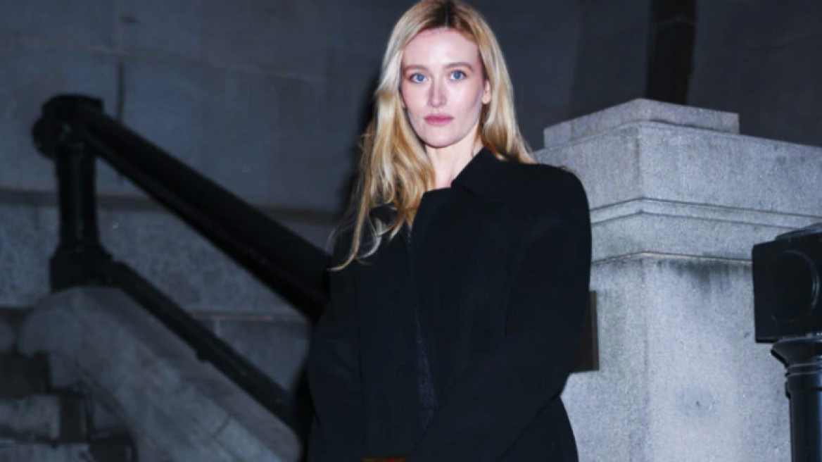 Η Σάρα Πίτζεον εμπνεύστηκε από το στυλ της Καρολίν Μπεσέτ για την εμφάνισή της στο σόου Khaite
