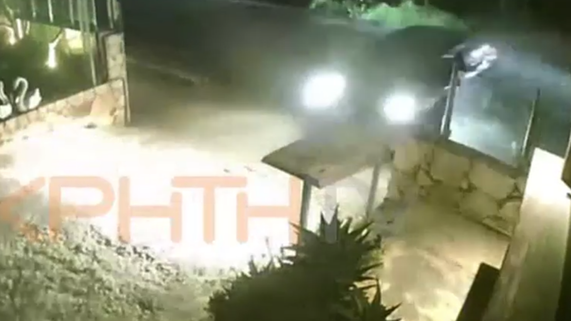Βίντεο με τον μεθυσμένο οδηγό στην Κρήτη που κατέληξε σε προαύλιο επιχείρησης όπου γινόταν πάρτι με παιδιά