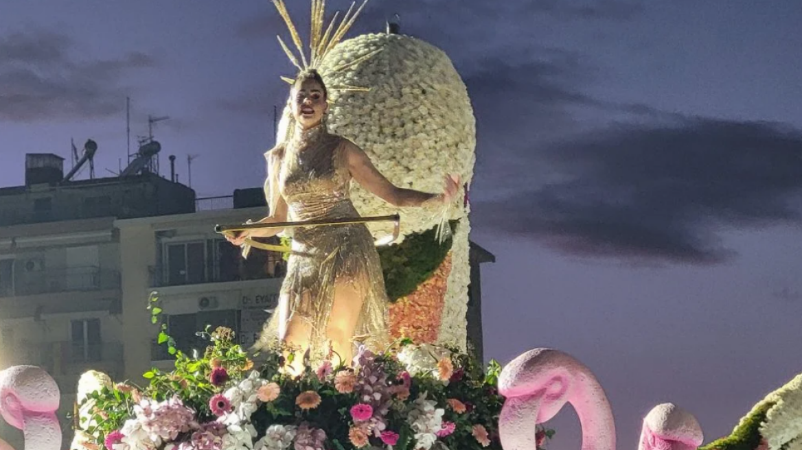 Στους δρόμους της Πάτρας 50.000 καρναβαλιστές για την νυχτερινή ποδαράτη παρέλαση, δείτε βίντεο και φωτογραφίες