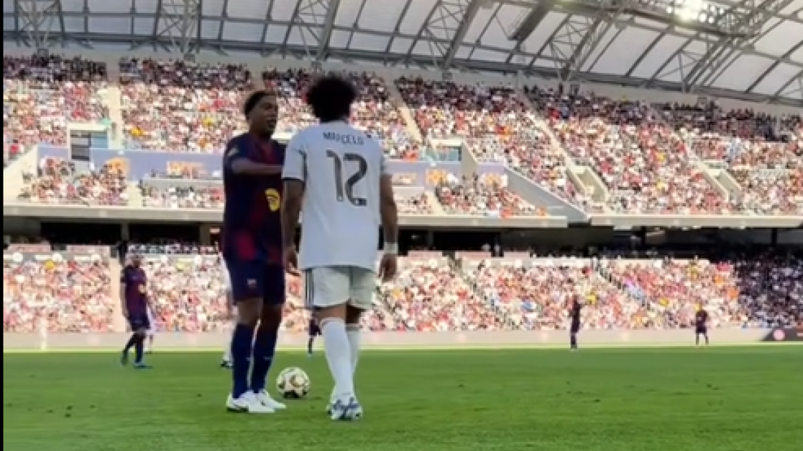 El Clasico παλαιμάχων στο Λος Άντζελες: Το πείραγμα του Ροναλντίνιο στον Μαρσέλο και η ισοπαλία των θρύλων, βίντεο
