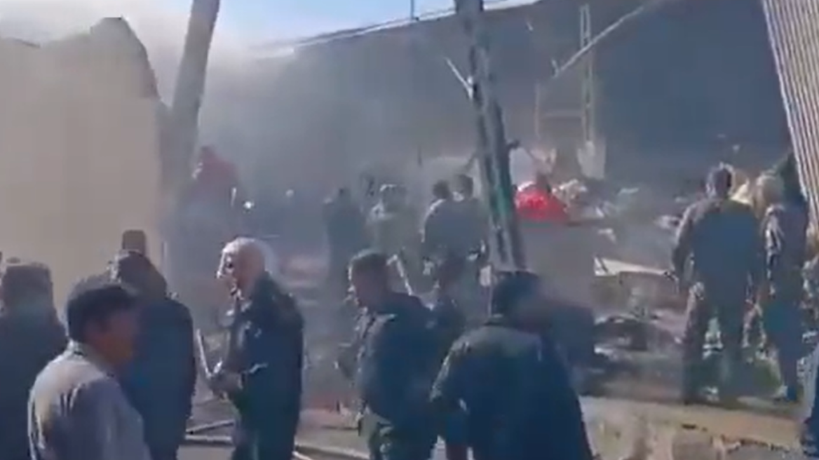 Ιράν: Στρατιωτικό ελικόπτερο κατέπεσε σε αγορά φρούτων, τέσσερις νεκροί
