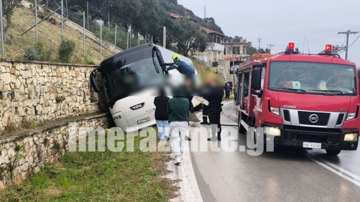 Λεωφορείο με επτά μαθητές στη Ζάκυνθο συγκρούστηκε με  ΙΧ, βίντεο και φωτογραφίες