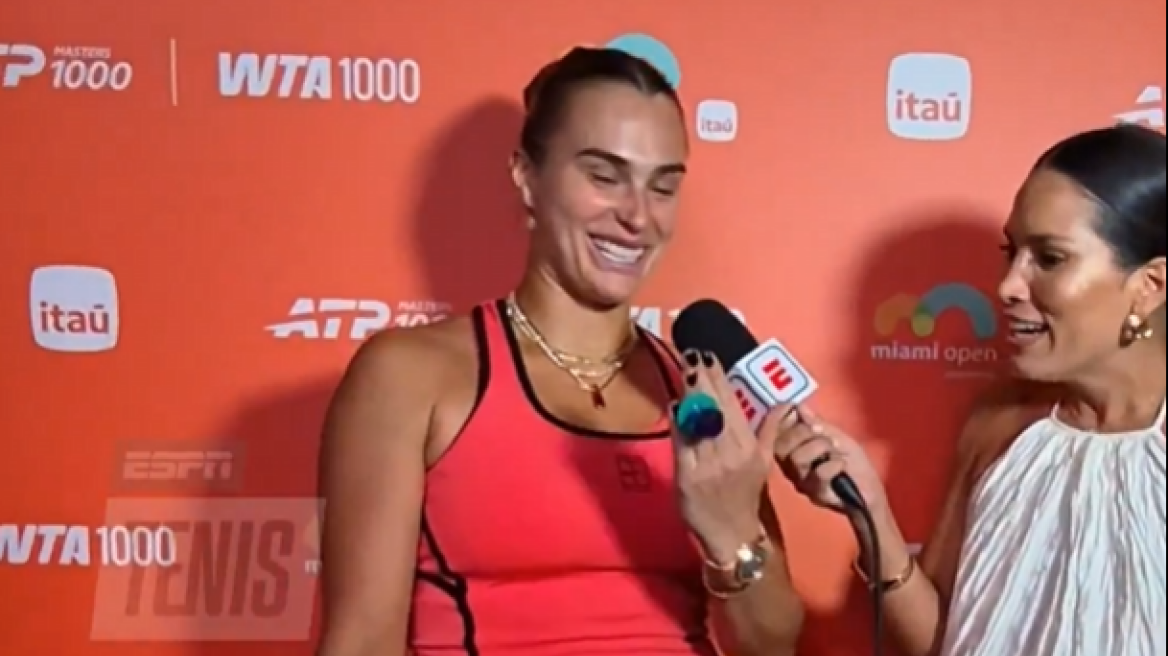 Πιτσιρικάς έκανε πρόταση γάμου στη Σαμπαλένκα με πλαστικό δαχτυλίδι, δείτε βίντεο 