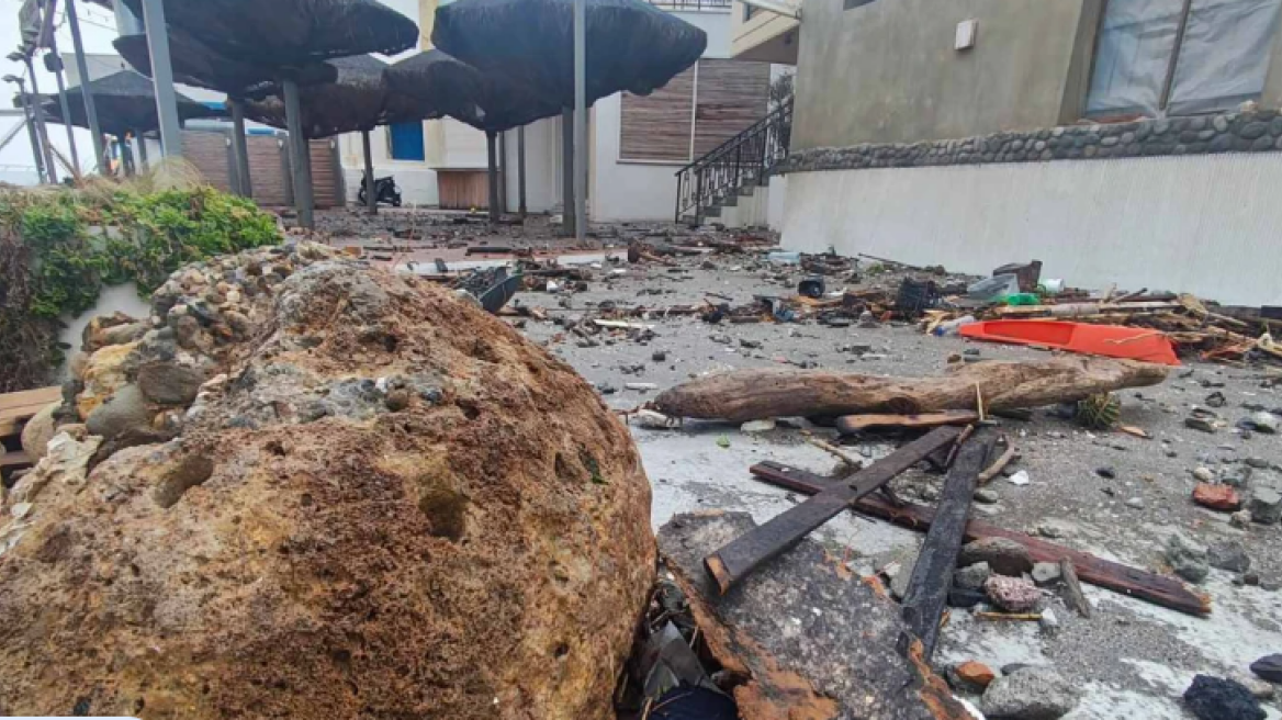 Καταστροφές στην Παλαιοχώρα Χανίων από την κακοκαιρία, η θάλασσα μπήκε σε καταστήματα