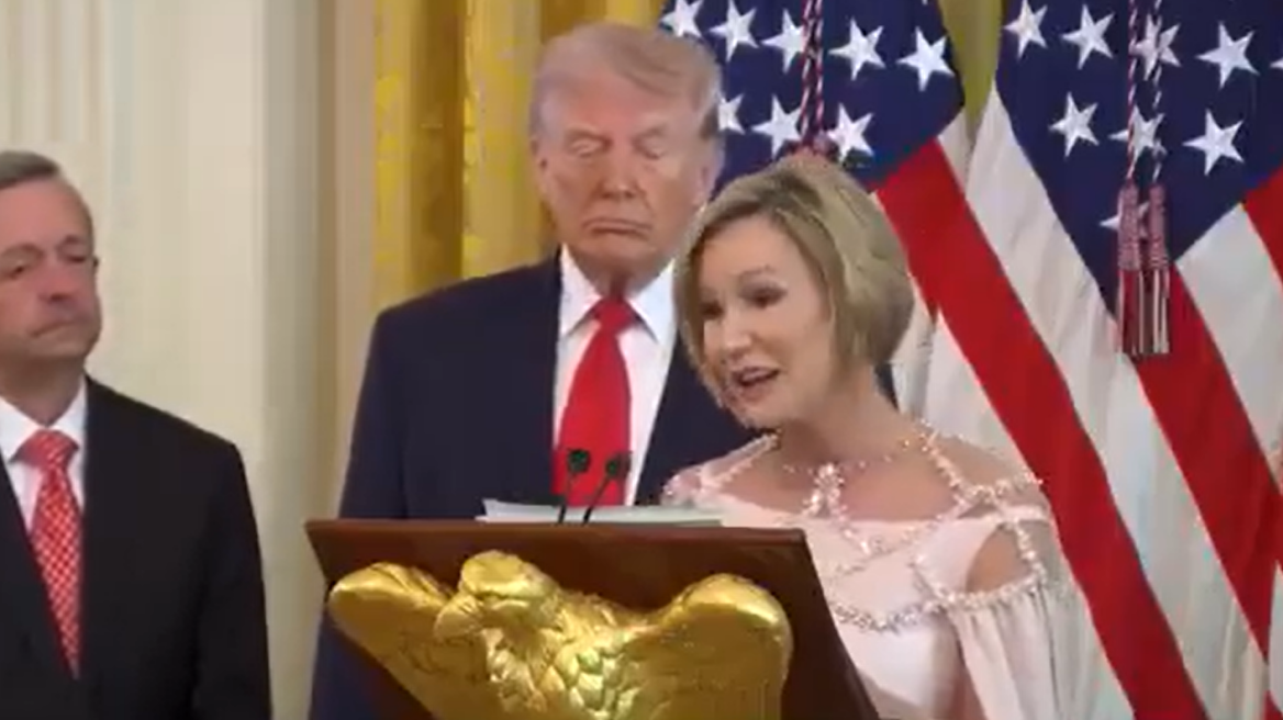 H επικεφαλής του θρησκευτικού γραφείου του Λευκού Οίκου συνέκρινε τον Τραμπ με τον Χριστό: Όπως αναστήθηκε αυτός, αναστηθήκατε κι εσείς, δείτε βίντεο