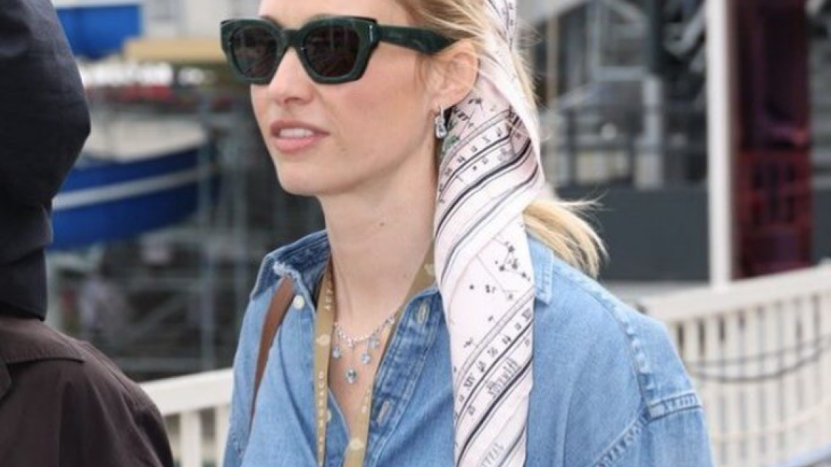 Μπεατρίς Μπορομέο: Η boho εμφάνιση με double denim
