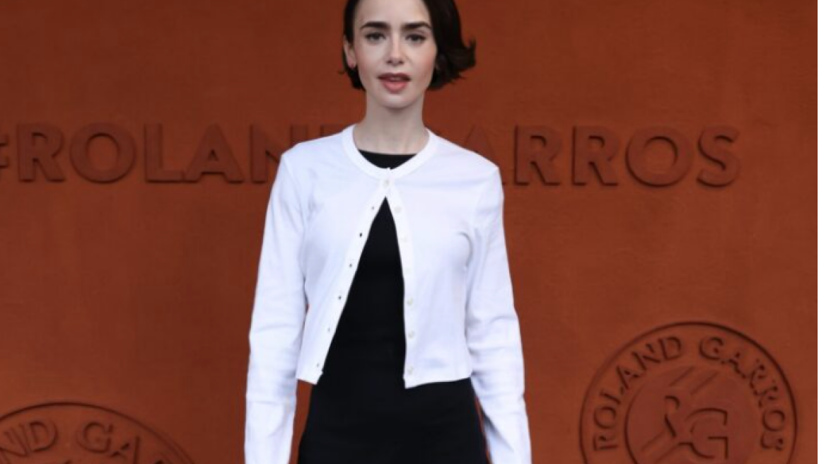 Η Λίλι Κόλινς δοκίμασε τα νέα αγαπημένα French-girl flats της μόδας
