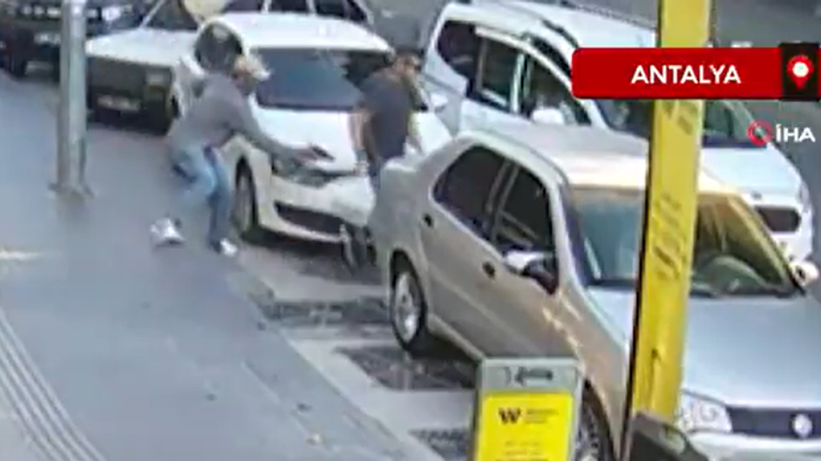Άγρια επίθεση στην Τουρκία: Του έστησε ενέδρα και τον πυροβόλησε τρεις φορές ενώ κουβαλούσε τούρτα γενεθλίων, δείτε βίντεο