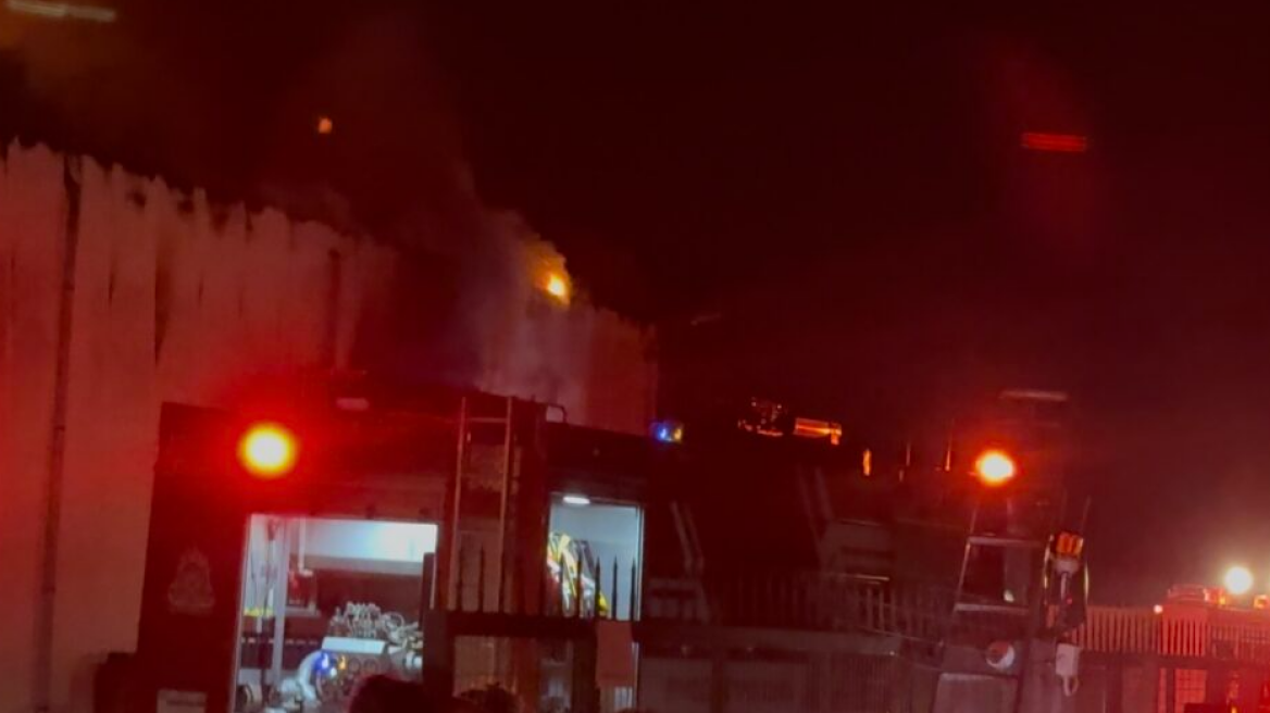 Φωτιά σε εργοστάσιο επεξεργασίας ελιών στην εθνική οδό Αγρινίου-Αντιρρίου