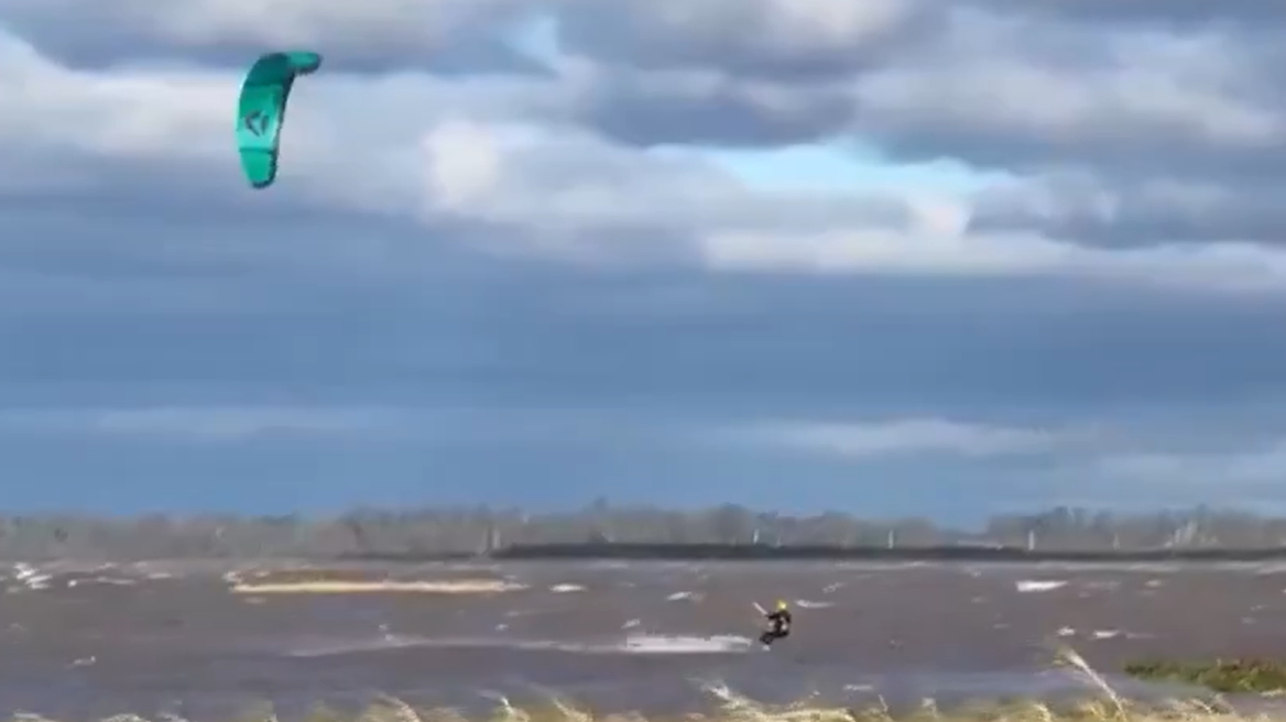 Αθλητής του kitesurfing πνίγηκε στην Αργεντινή ενώ η σύντροφός του κατέγραφε το μοιραίο άλμα του, δείτε βίντεο
