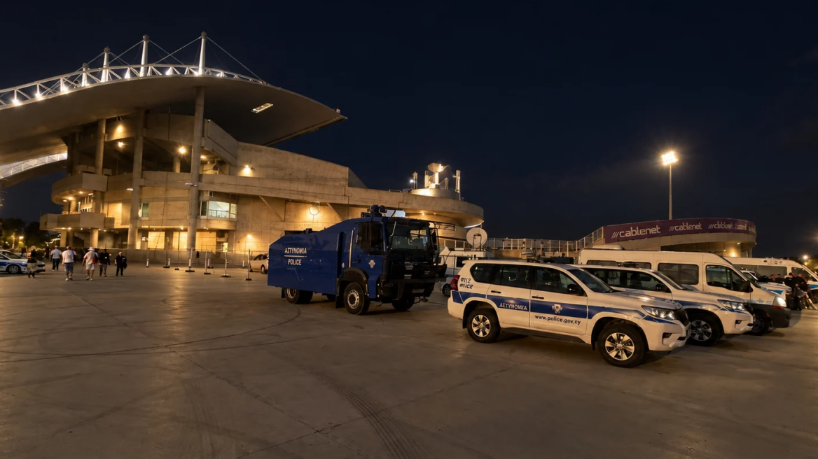Επεισόδια στον αγώνα ΑΠΟΕΛ-ΑΕΛ στην Κύπρο, τραυματίστηκε 10χρονη που δέχθηκε μπαταρία στο κεφάλι