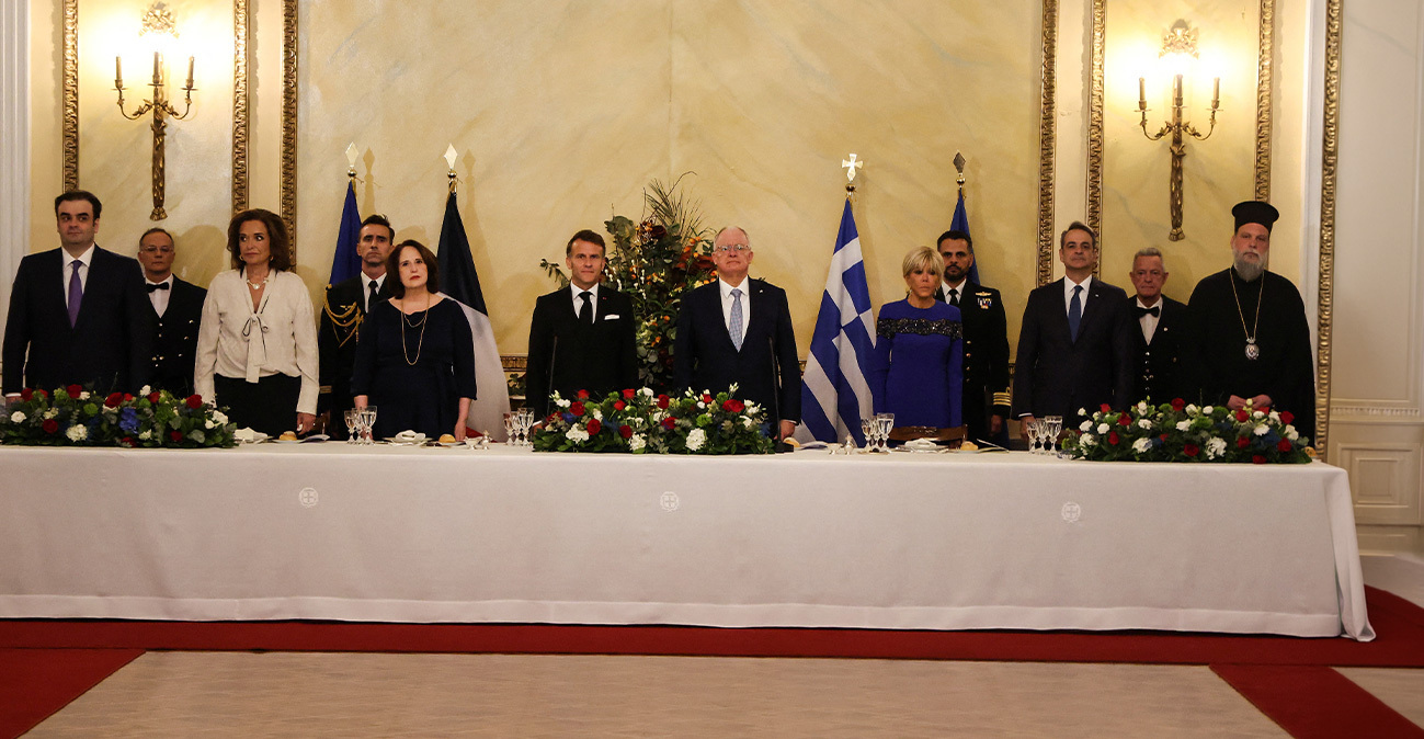 Το «Ελλάς-Γαλλία-Συμμαχία» είναι σήμερα πιο επίκαιρο από ποτέ είπε ο Μακρόν στα ελληνικά στο δείπνο Τασούλα στο προεδρικό, δείτε φωτογραφίες