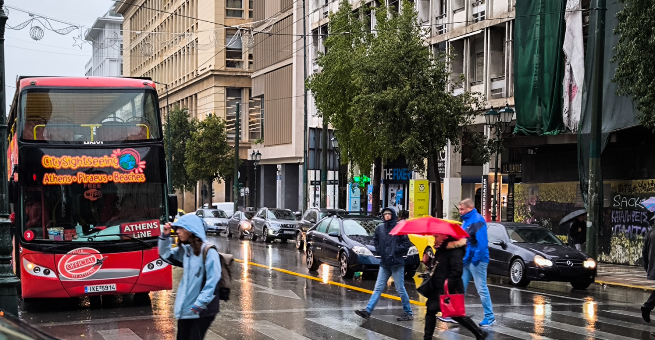 Χριστούγεννα με έντονη κακοκαιρία: Βαρομετρικό χαμηλό φέρνει βροχές, καταιγίδες και χιόνια στα ορεινά