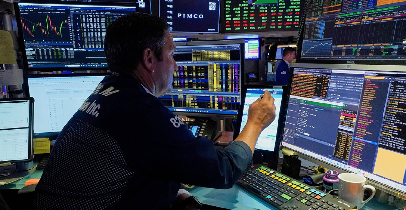 Τρίτη συνεχόμενη χρονιά διψήφιων κερδών για τη Wall Street παρά το υποτονικό φινάλε
