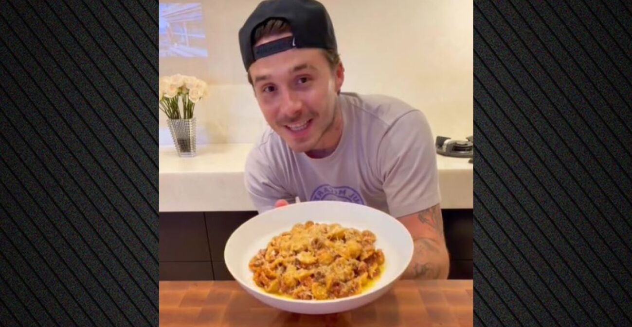 Ο Μπρούκλιν Μπέκαμ μαγείρεψε σπαγγέτι μπολονέζ χωρίς... σπαγγέτι και τα «άκουσε»