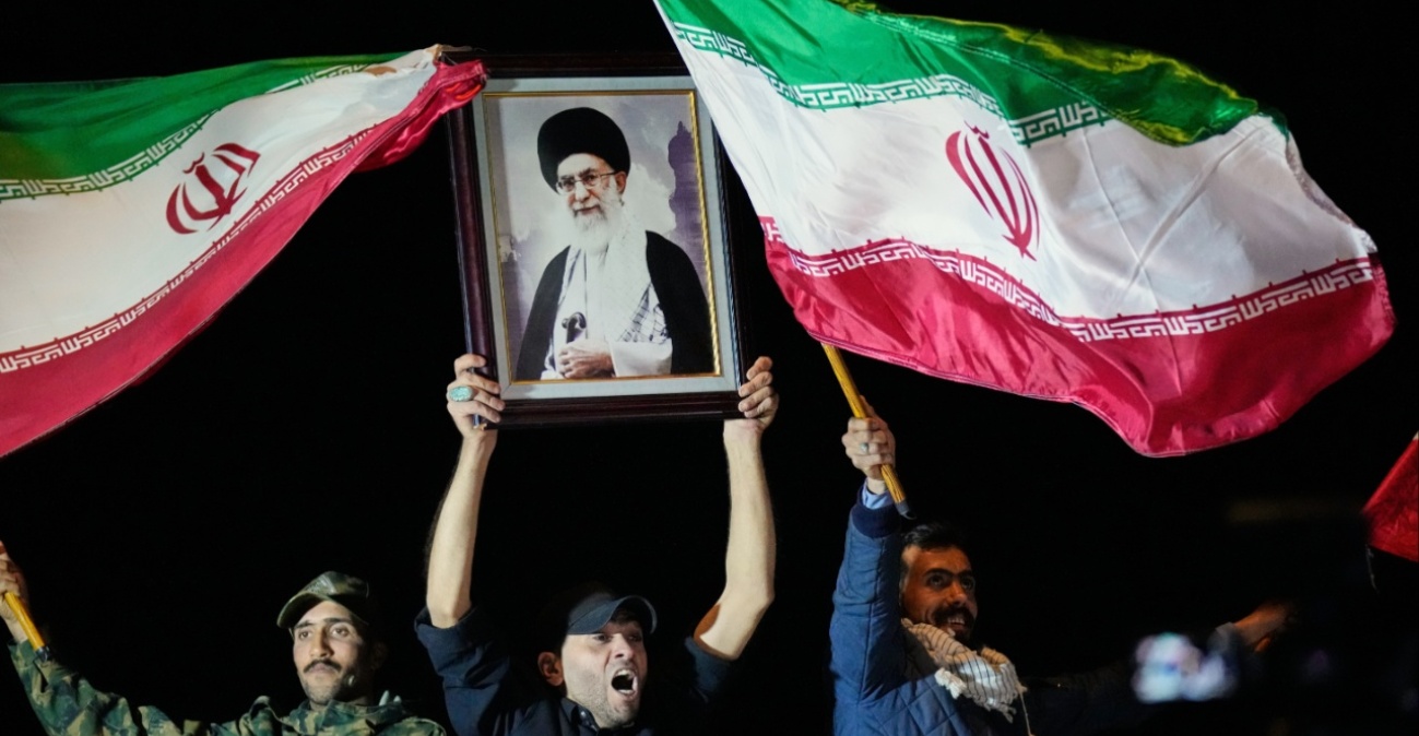 Η κυβέρνηση του Ιράν επιβεβαιώνει: Ο Αλί Χαμενεΐ σκοτώθηκε τα ξημερώματα του Σαββάτου, 40 ημέρες δημόσιου πένθους 