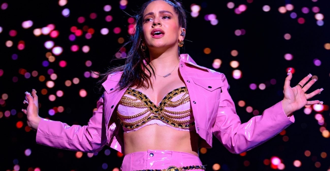 Ροσαλία: Το πρώτο μήνυμα μετά τη διακοπή συναυλίας της λόγω τροφικής δηλητηρίασης και το «ευχαριστώ» στους θαυμαστές της