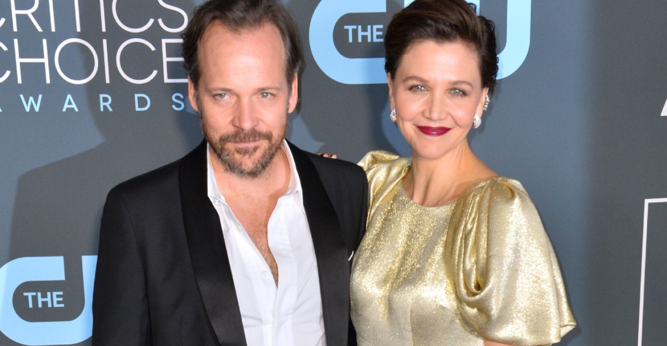 Η Μάγκι Τζίλενχαλ περιέγραψε πώς ένιωσε σκηνοθετώντας τον σύζυγό της σε ερωτική σκηνή με την Τζέσι Μπάκλεϊ
