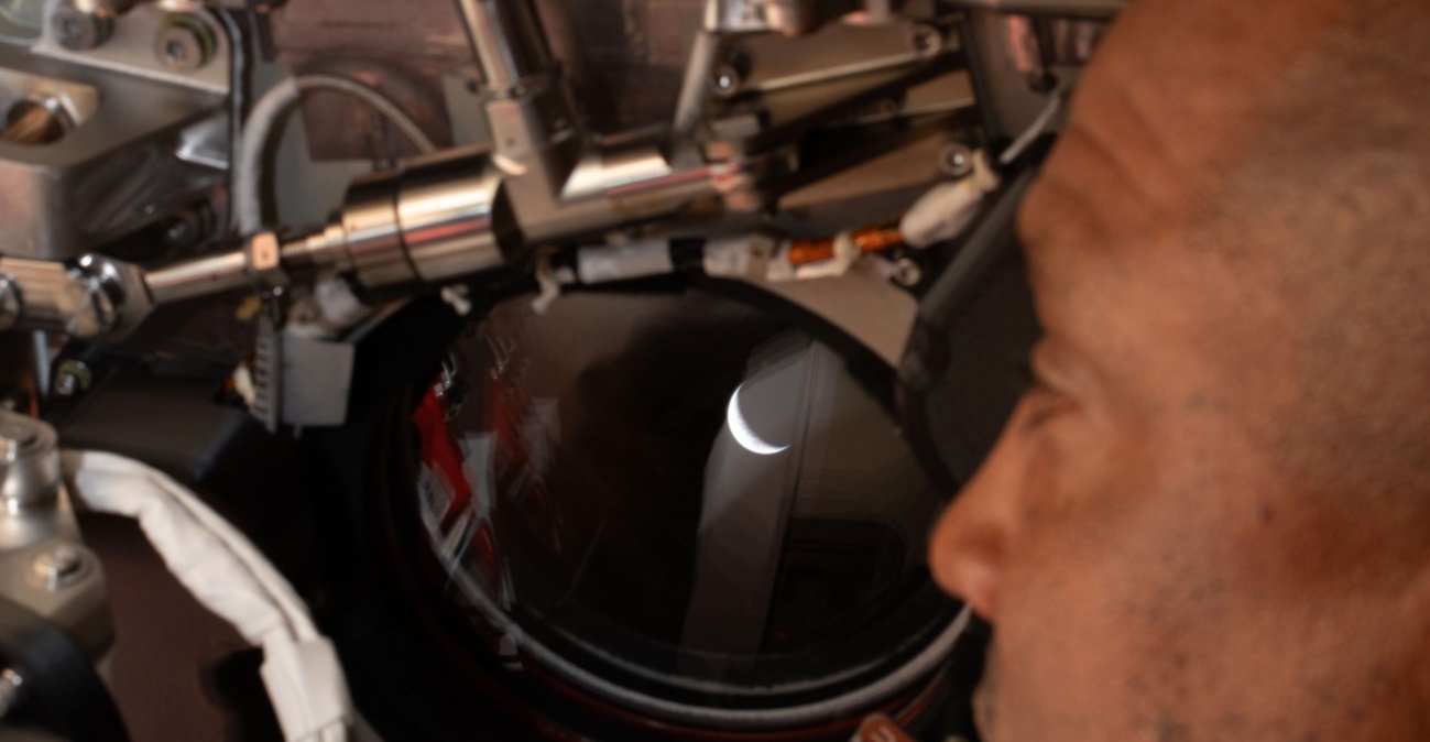 «Χιούστον, Integrity, έλεγχος επικοινωνίας»: Επανασύνδεση του Orion με τη Γη μετά από 40 λεπτά «σιωπής» πίσω από τη Σελήνη, δείτε βίντεο 