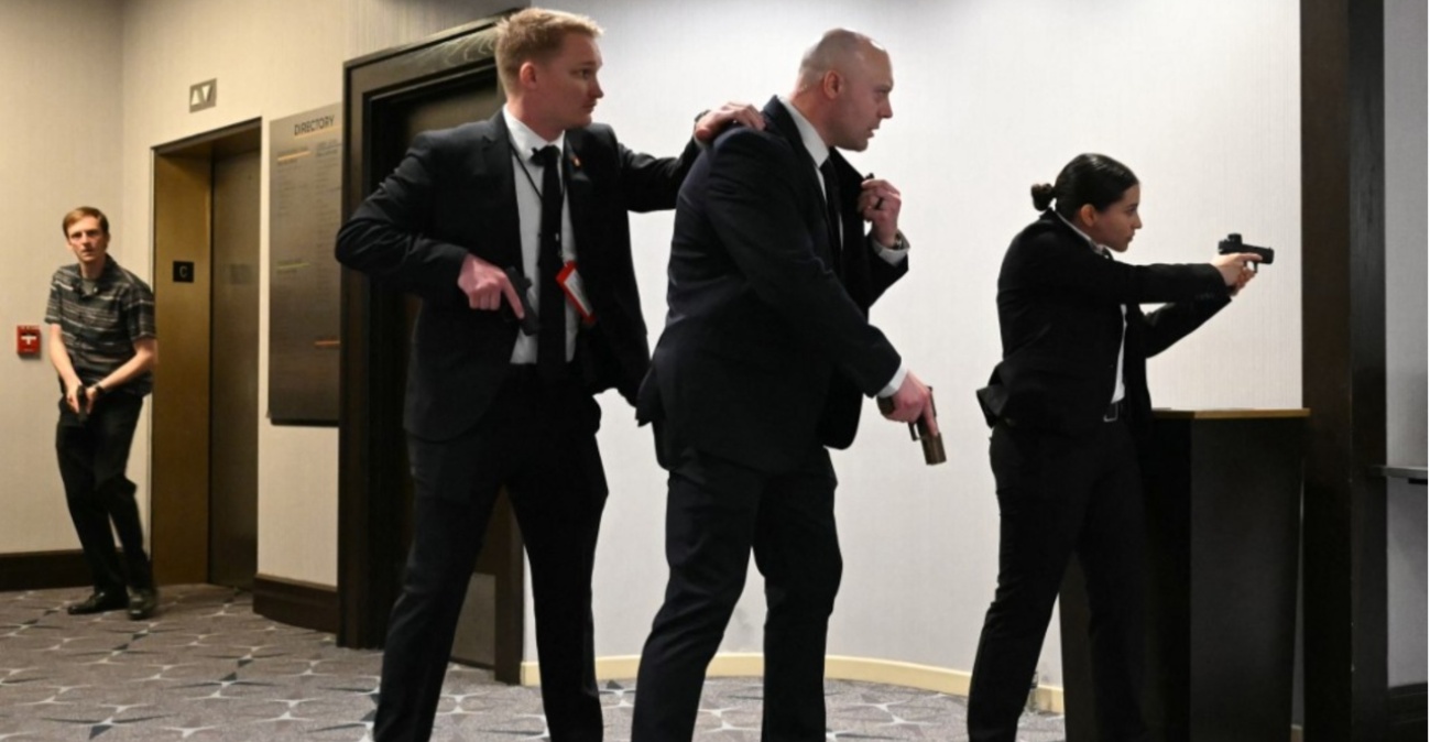 Συναγερμός στον Λευκό Οίκο: Απομακρύνθηκε από δείπνο ο Τραμπ μετά από αναφορές για πυροβολισμούς, νεκρός ο δράστης, δείτε βίντεο