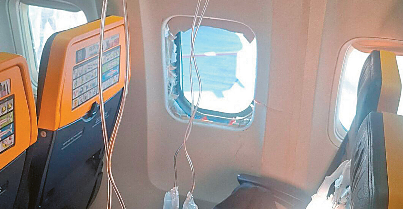 Υπολείμματα πουλιών βρέθηκαν στον κινητήρα του αεροπλάνου της Ryanair που «ρούφηξε» επιβάτη πάνω από τη Θεσσαλονίκη