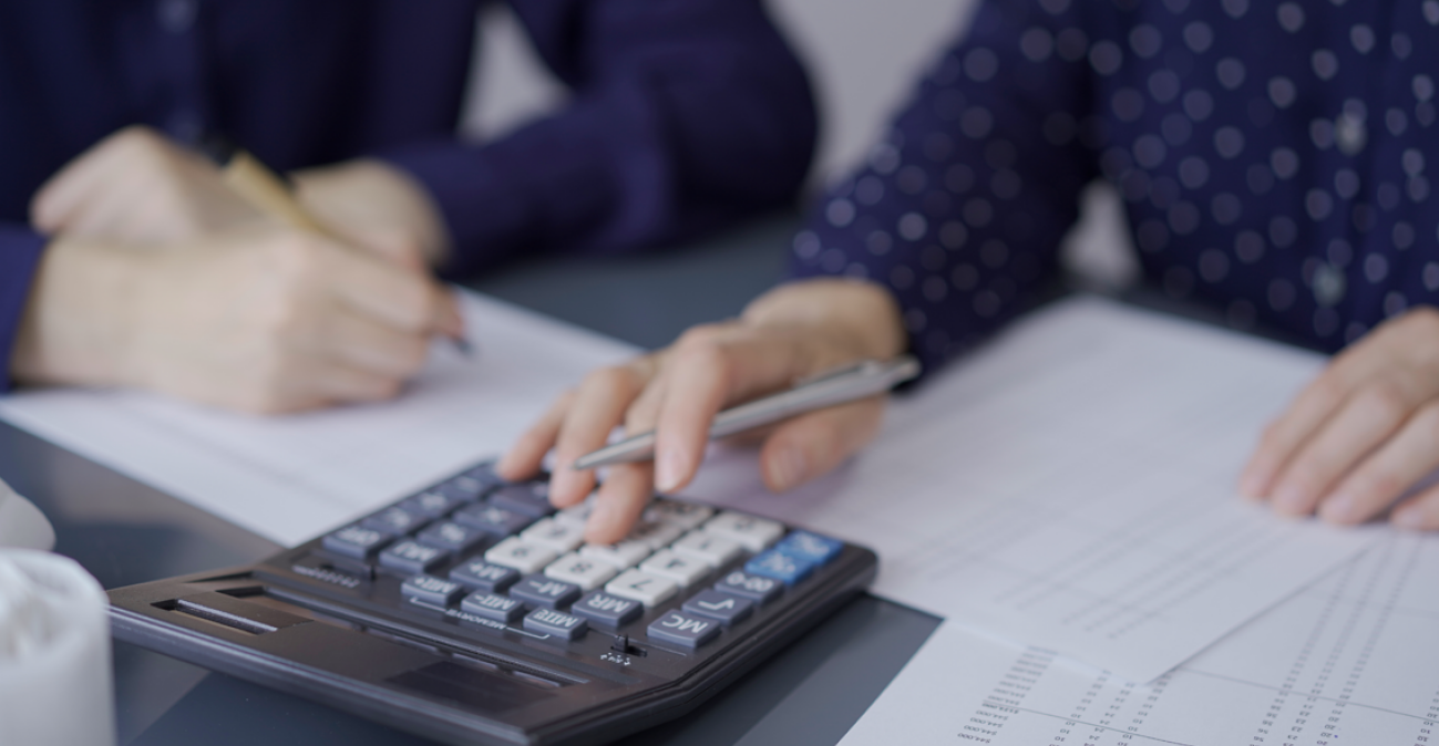 Η κυβέρνηση ενεργοποιεί 4 μειώσεις φόρων τις επόμενες ημέρες: Τι αλλάζει σε ΕΝΦΙΑ και νέες δηλώσεις εισοδήματος