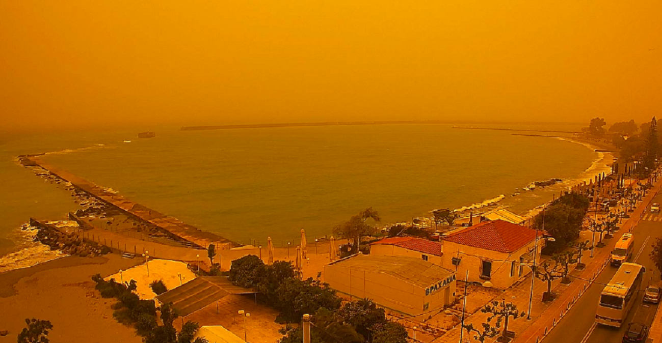 Η Καλαμάτα έγινε… Λιβύη από την αφρικανική σκόνη, συγκεντρώσεις ρεκόρ στην Κρήτη - Πρωτοφανείς εικόνες