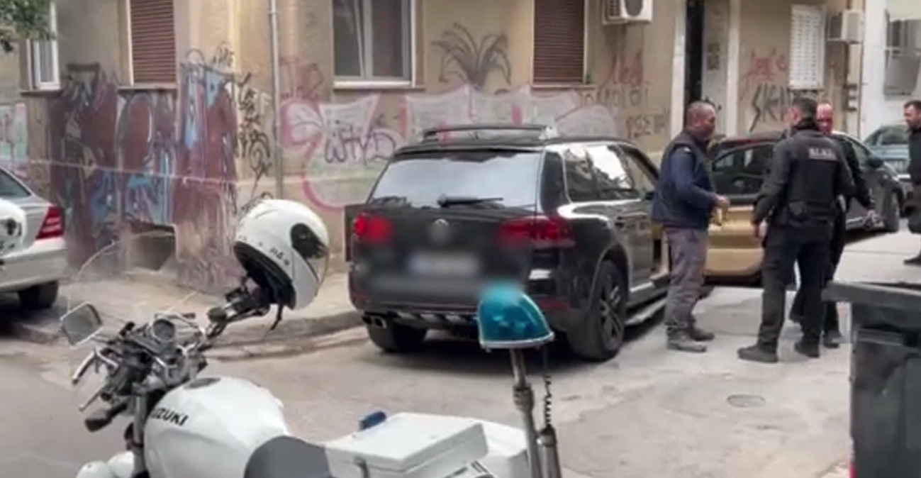 Μεθυσμένος οδηγός έκανε τρελή κούρσα στην Κεφαλληνίας και σάρωσε 40 αυτοκίνητα - Δείτε video