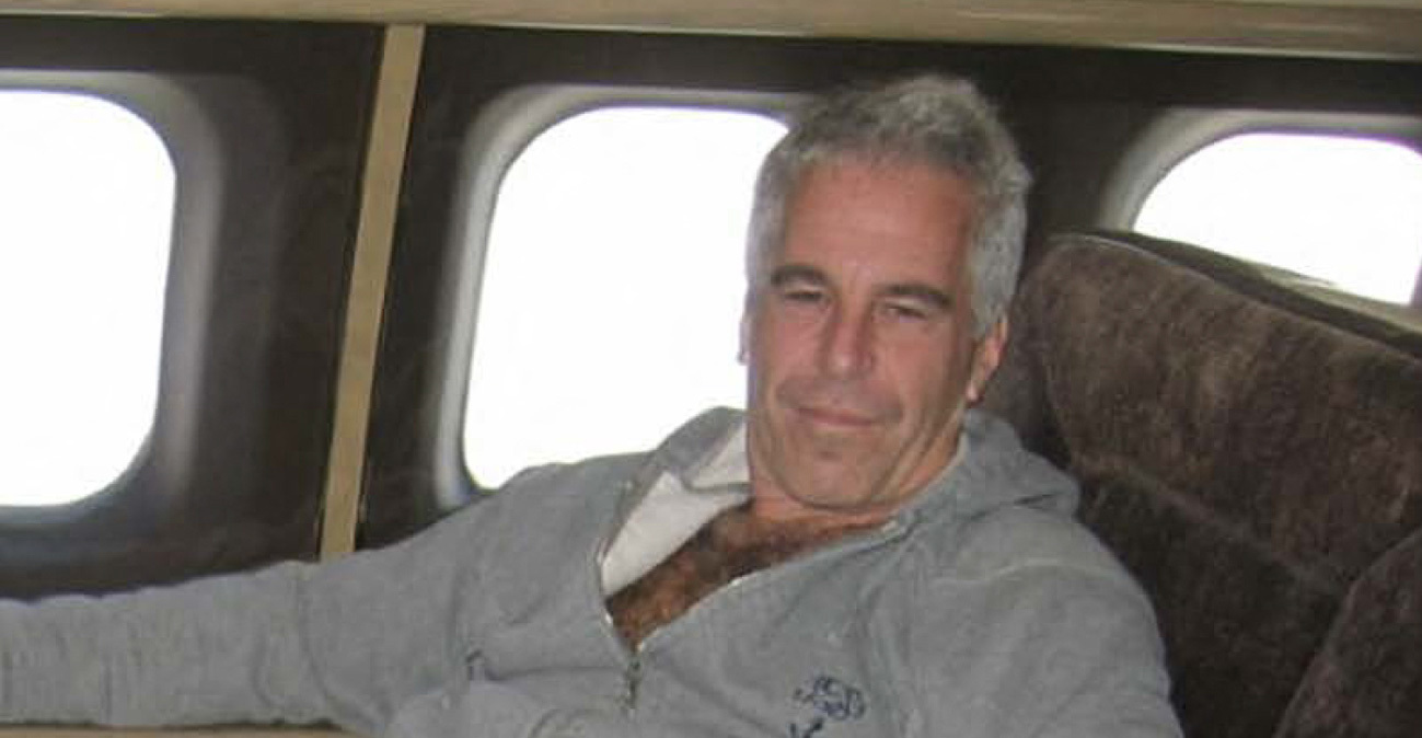 «Αγαπητέ Τζέφρι, έφερα στον κόσμο μια μικρή Ελληνίδα»: Το μήνυμα άγνωστης γυναίκας στον Επστάιν και το «τσίζμπεργκερ» που πυροδοτεί θεωρίες συνωμοσίας