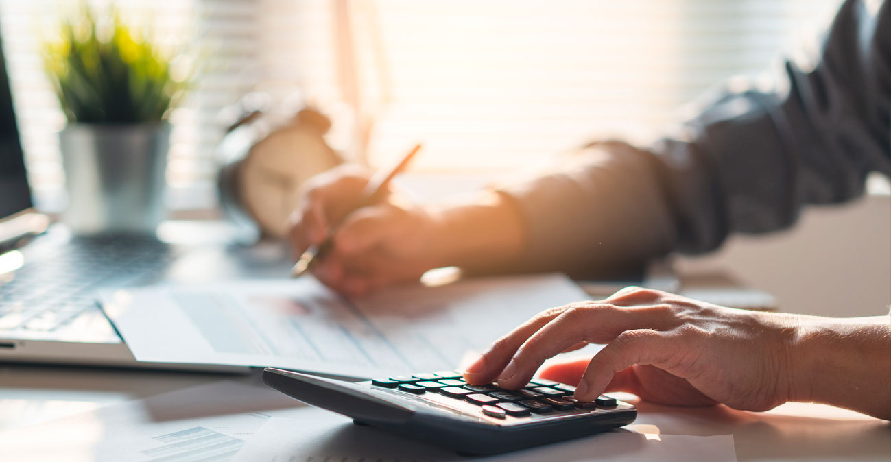 Φορολογικές δηλώσεις: Τη Δευτέρα ξεκινά η υποβολή, μειώσεις τεκμηρίων και νέοι κωδικοί στο Ε1