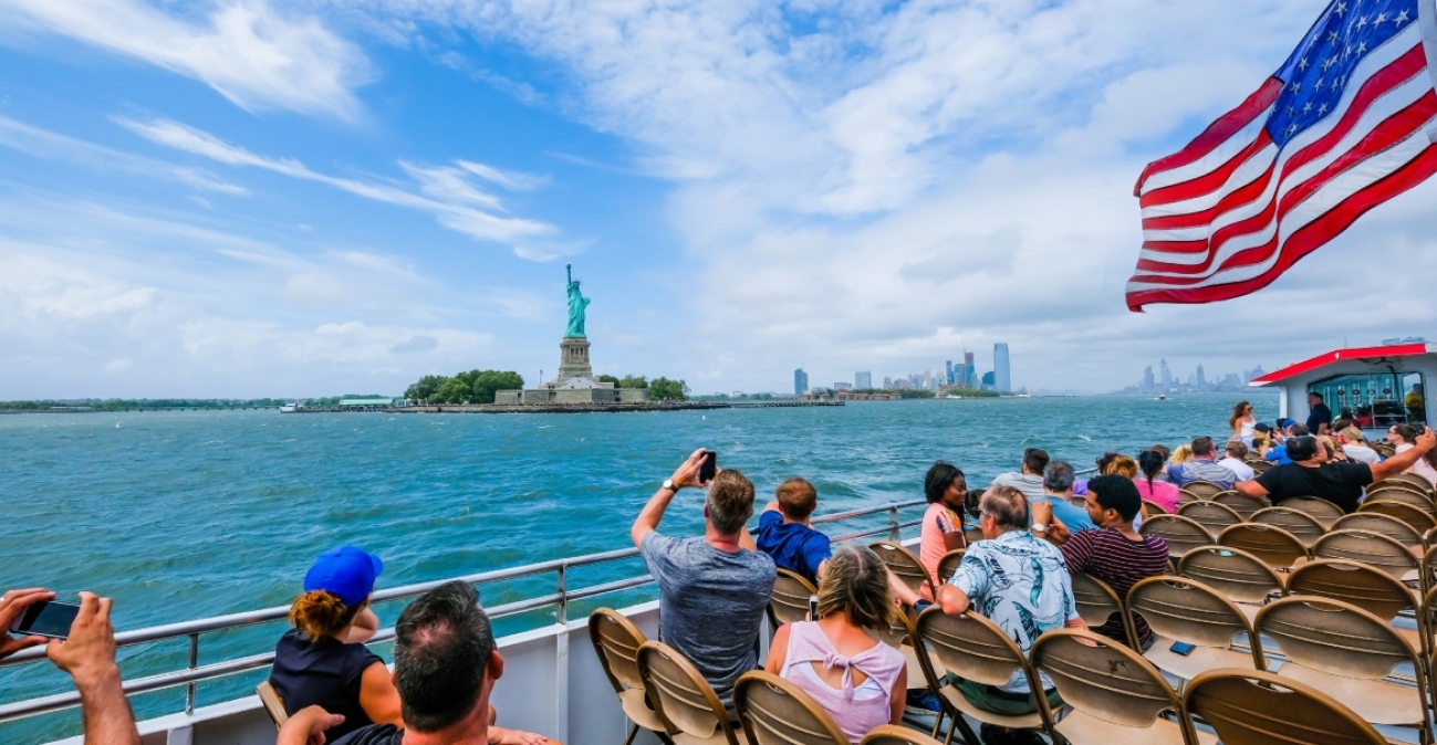 Οι ακραίοι τρόποι που οι χώρες προσπαθούν να βάλουν φρένο στον υπερτουρισμό