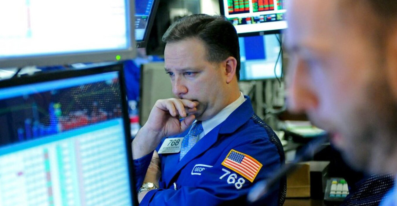 Wall Street: Sell off με βουτιά 800 μονάδων για τον Dow Jones, ανασφάλεια γύρω από τους δασμούς και την AI