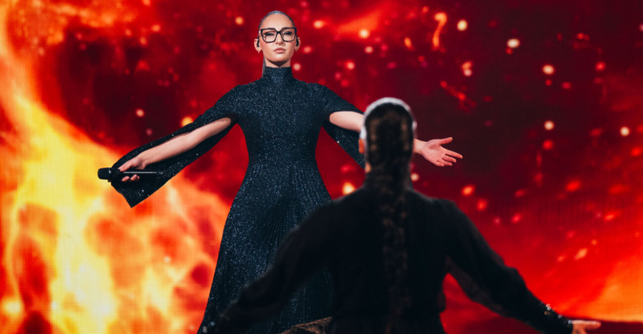 Eurovision 2025: Ποια είναι η μαυροφορεμένη «μάνα» της «Αστερομάτας» που συνόδευσε την Κλαυδία στη σκηνή της Βασιλείας