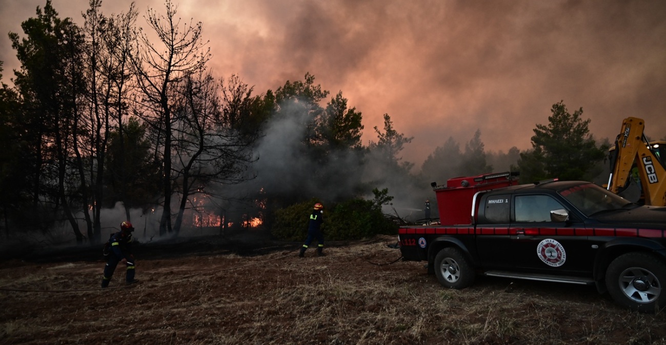Συνεχίζεται η μάχη τις φλόγες στο Ασπροχώρι Ωρωπού - Βελτιωμένη η εικόνα, ξεκίνησαν τα εναέρια, αγωνία για τους ανέμους